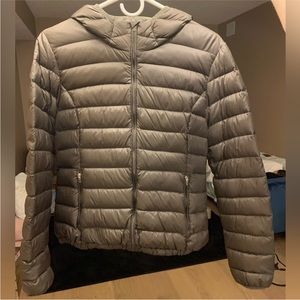 TNA Aritzia Botanie Little Puff Jacket Taupe Medium